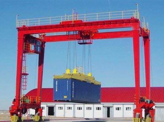 45ton 65ton 自動化されたゴム製タイヤのガントリー クレーン 380v のゴム製タイヤ付きガントリー クレーン